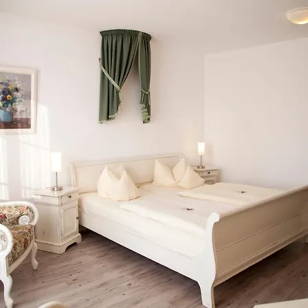 鲁内弗莱尔酒店 3* 佐森