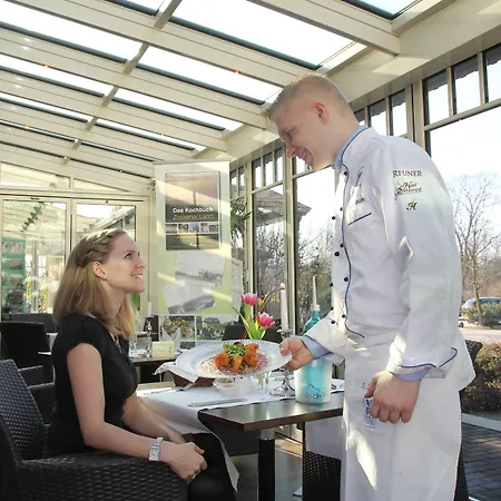 鲁内弗莱尔酒店 3*